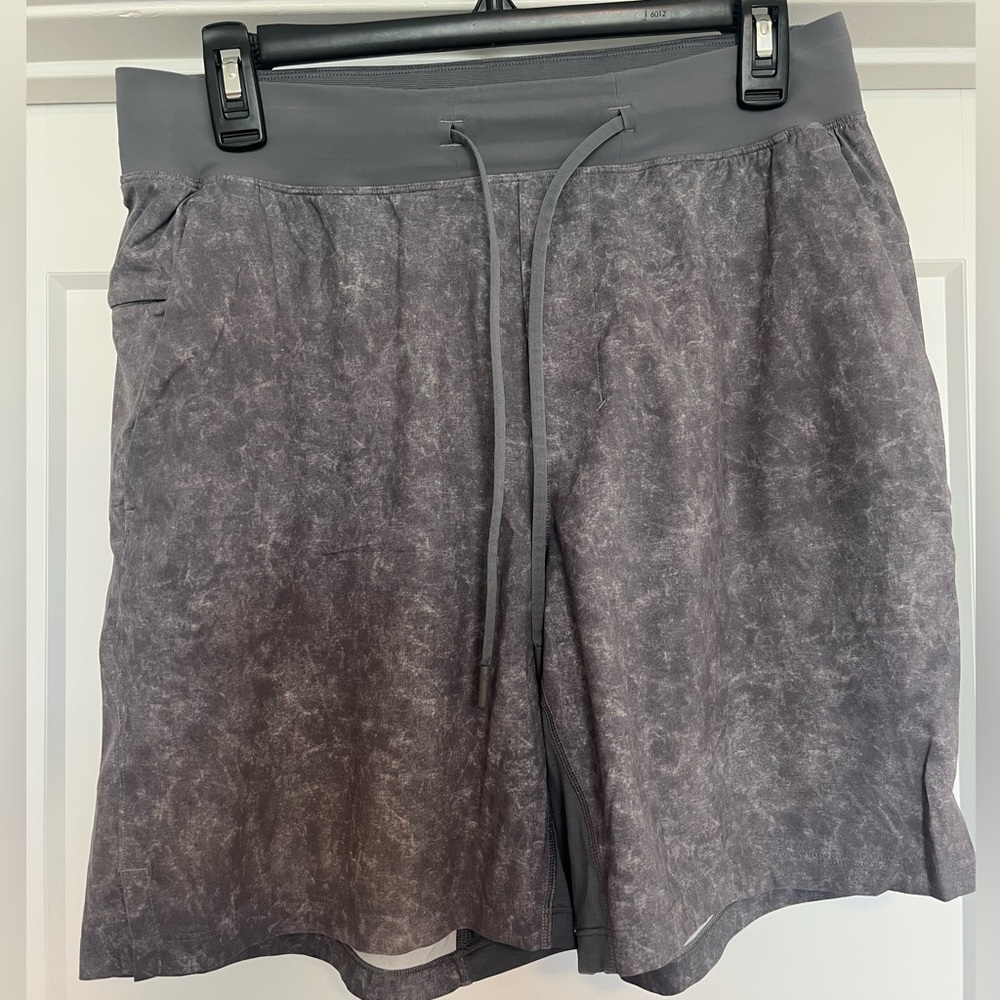 Lululemon men’s shorts Medium 7”